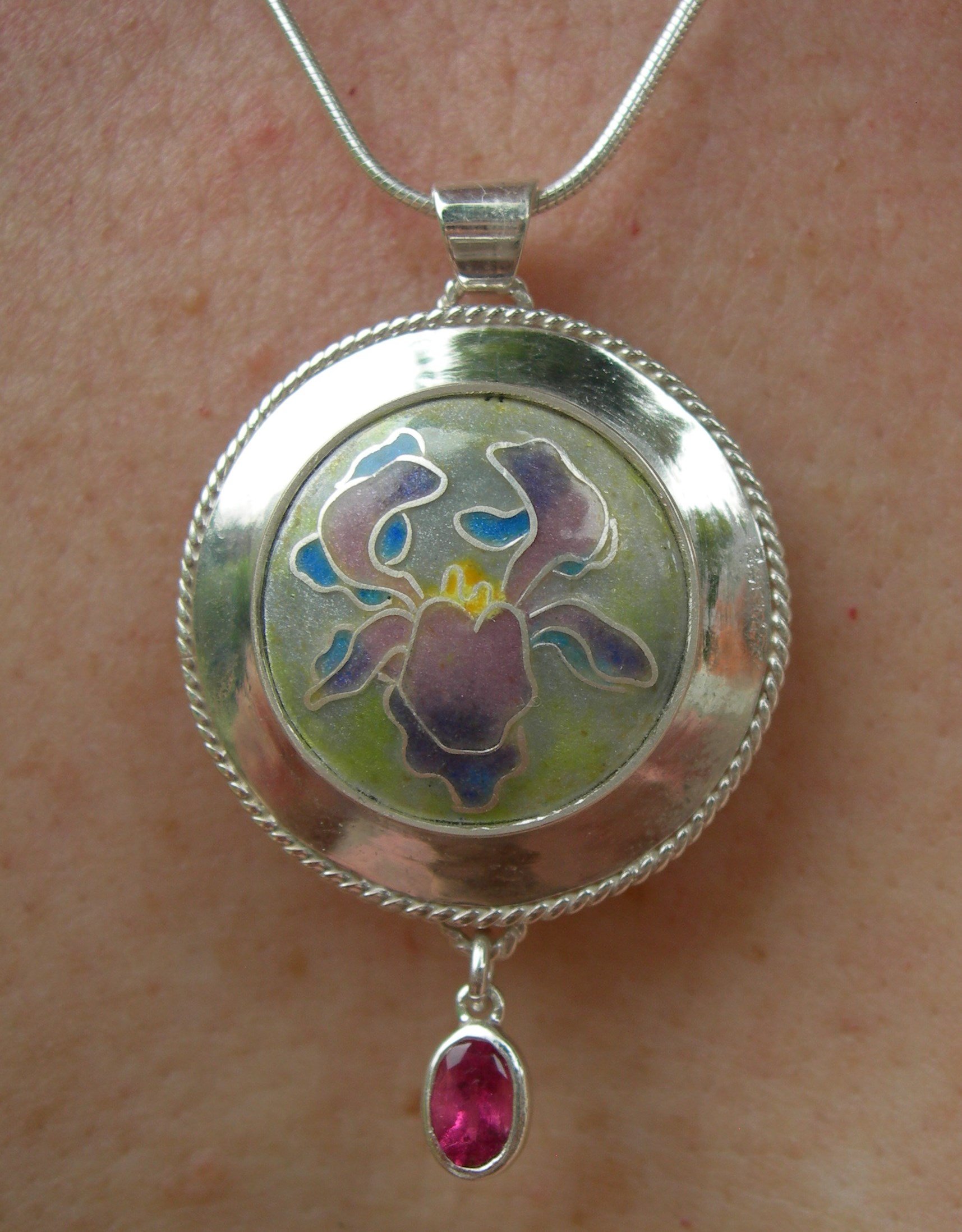 Pendant in sterling silver with faceted tourmaline